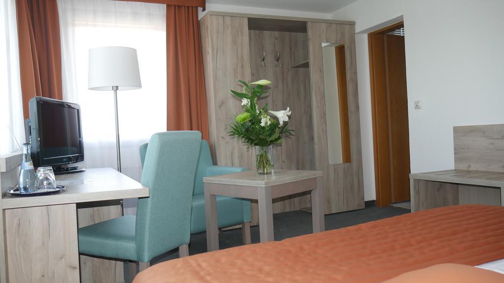 Komfort Hotel Людвигсбург Экстерьер фото